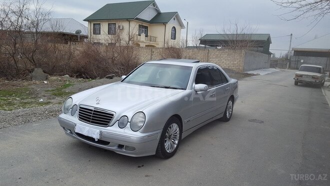 Mercedes E 200 2000, 265,000 km - 2.2 л - Yevlax