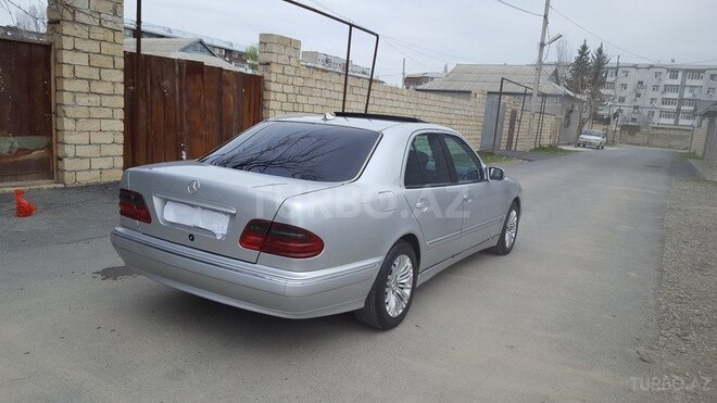 Mercedes E 200 2000, 265,000 km - 2.2 л - Yevlax