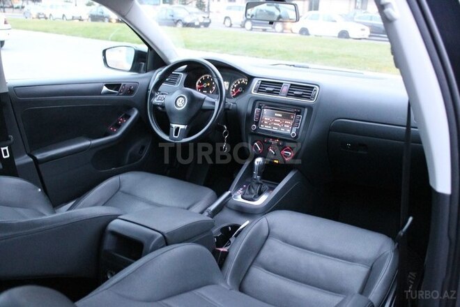 Volkswagen Jetta 2011, 64,000 km - 2.5 л - Bakı