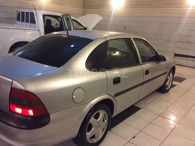 Opel Vectra 1997, 236,000 km - 1.8 l - Bakı