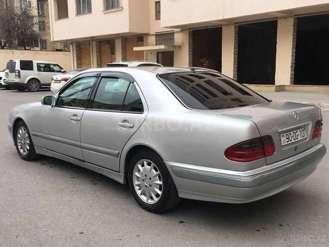 Mercedes E 200 2001, 256,000 km - 2.0 l - Bakı