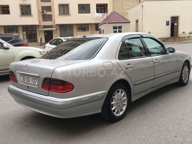 Mercedes E 200 2001, 256,000 km - 2.0 l - Bakı
