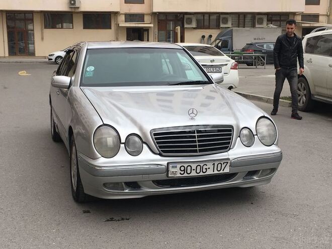 Mercedes E 200 2001, 256,000 km - 2.0 l - Bakı
