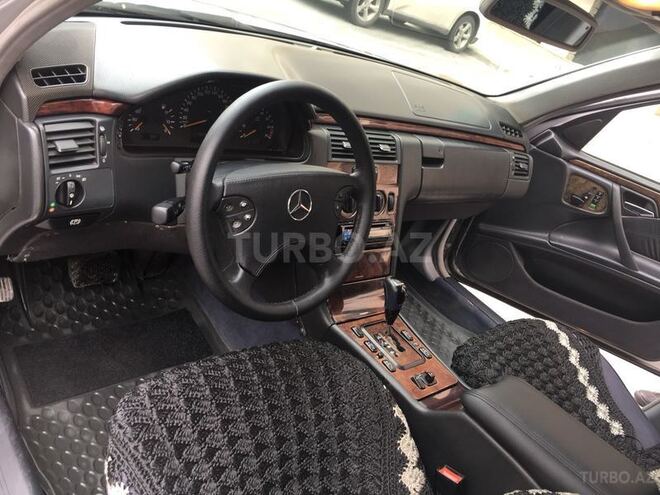 Mercedes E 200 2001, 256,000 km - 2.0 l - Bakı