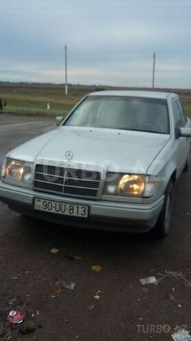 Mercedes E 200 1991, 400,000 km - 2.0 л - Füzuli
