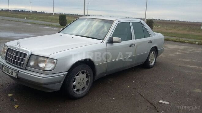 Mercedes E 200 1991, 400,000 km - 2.0 л - Füzuli