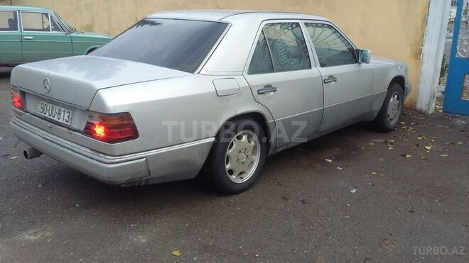 Mercedes E 200 1991, 400,000 km - 2.0 л - Füzuli