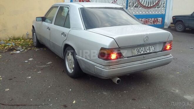 Mercedes E 200 1991, 400,000 km - 2.0 л - Füzuli