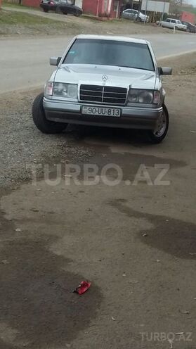 Mercedes E 200 1991, 400,000 km - 2.0 л - Füzuli