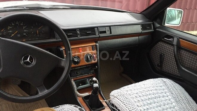 Mercedes E 200 1991, 400,000 km - 2.0 л - Füzuli