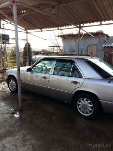 Mercedes E 200 1992, 450,000 km - 0.2 l - Bakı