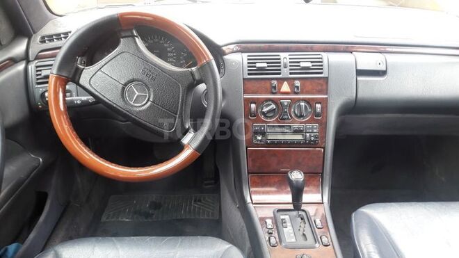 Mercedes E 230 1996, 320,000 km - 2.3 l - Bakı