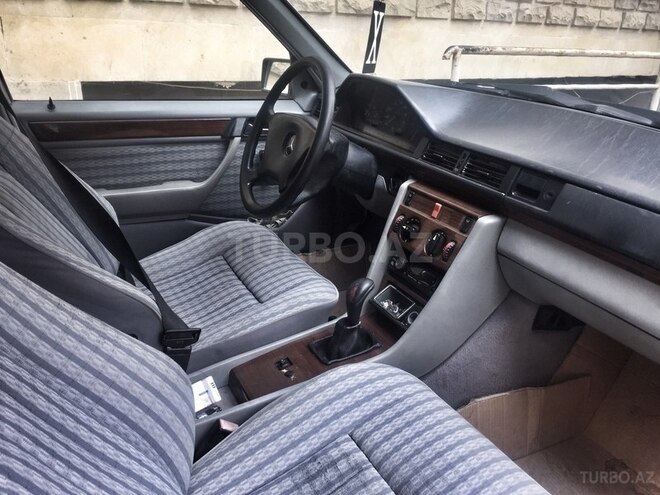 Mercedes E 200 1992, 321,120 km - 2.0 l - Bakı
