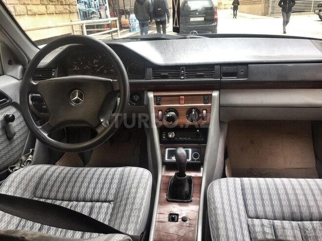 Mercedes E 200 1992, 321,120 km - 2.0 l - Bakı