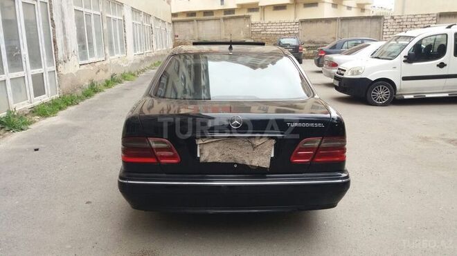 Mercedes C 220 2000, 285,000 km - 2.2 l - Bakı