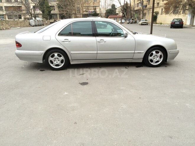 Mercedes E 220 2000, 415,108 km - 2.2 л - Bakı