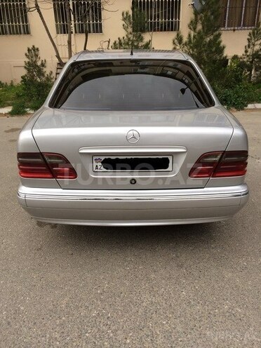 Mercedes E 220 2000, 415,108 km - 2.2 л - Bakı