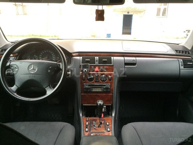 Mercedes E 220 2000, 415,108 km - 2.2 л - Bakı