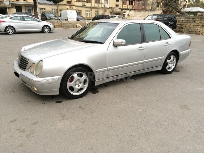 Mercedes E 220 2000, 415,108 km - 2.2 л - Bakı