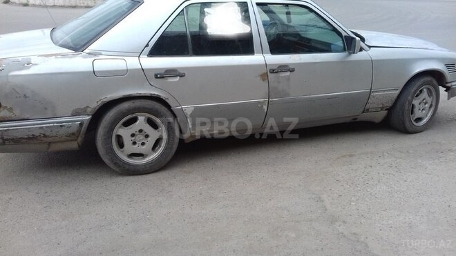Mercedes E 250 1995, 412,536 km - 2.5 l - İmişli