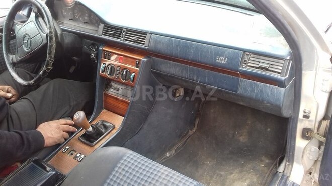 Mercedes E 250 1995, 412,536 km - 2.5 l - İmişli