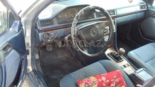 Mercedes E 250 1995, 412,536 km - 2.5 l - İmişli
