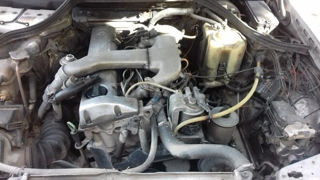 Mercedes E 250 1995, 412,536 km - 2.5 l - İmişli