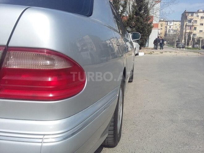 Mercedes E 240 2000, 288,000 km - 2.6 l - Bakı