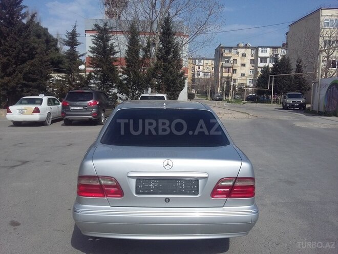 Mercedes E 240 2000, 288,000 km - 2.6 l - Bakı