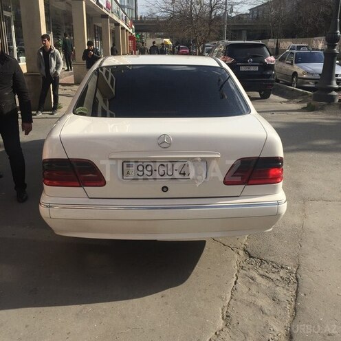 Mercedes E 220 2000, 350,000 km - 2.0 l - Bakı