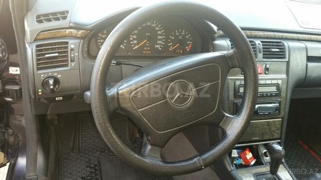 Mercedes E 230 1996, 306,000 km - 2.3 l - Bakı