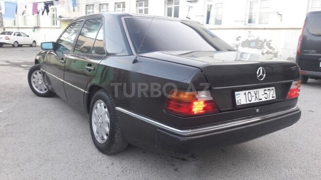 Mercedes E 200 1993, 380,000 km - 2.0 l - Bakı