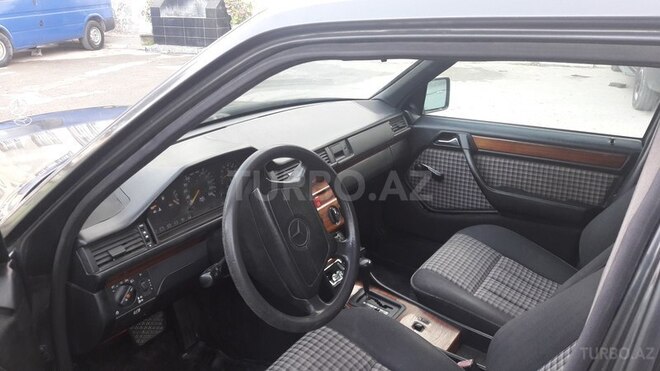 Mercedes E 200 1993, 380,000 km - 2.0 l - Bakı