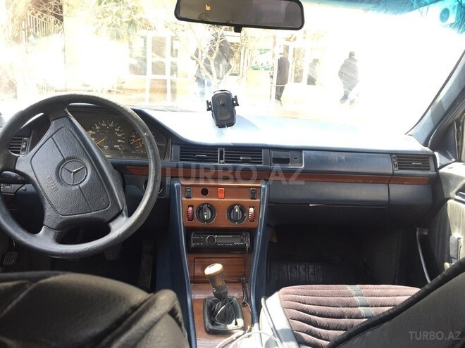 Mercedes E 250 1991, 459,800 km - 2.5 l - Bakı