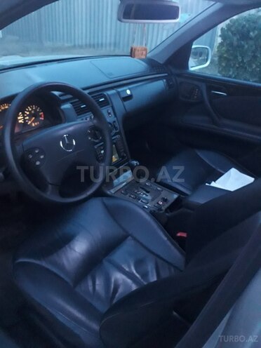 Mercedes E 320 2001, 228,000 km - 3.2 l - Balakən