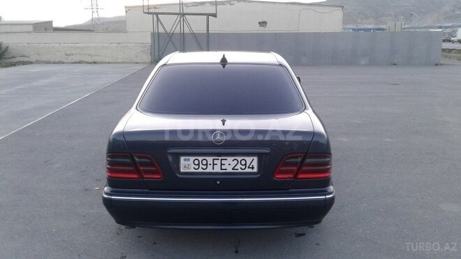 Mercedes E 220 2000, 304,000 km - 2.2 l - Bakı