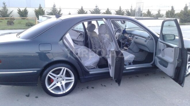 Mercedes E 220 2000, 304,000 km - 2.2 l - Bakı