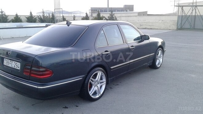 Mercedes E 220 2000, 304,000 km - 2.2 l - Bakı