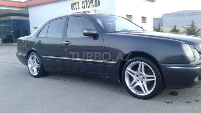 Mercedes E 220 2000, 304,000 km - 2.2 l - Bakı
