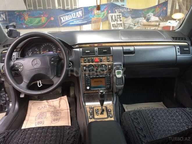 Mercedes E 240 1999, 250,000 km - 2.4 l - Bakı