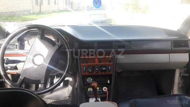 Mercedes E 300 1988, 282,000 km - 3.0 l - Gəncə