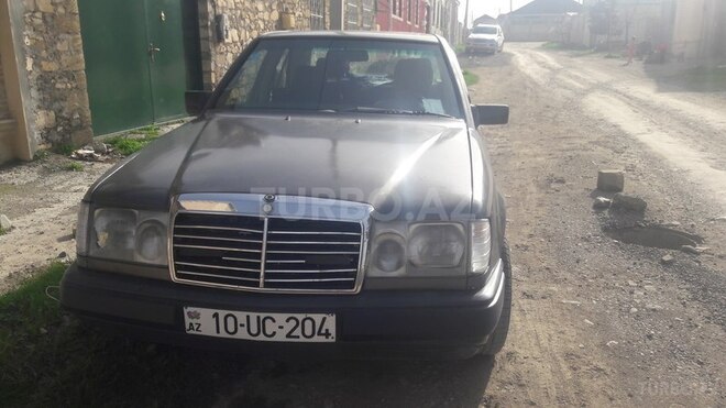 Mercedes E 300 1988, 282,000 km - 3.0 l - Gəncə