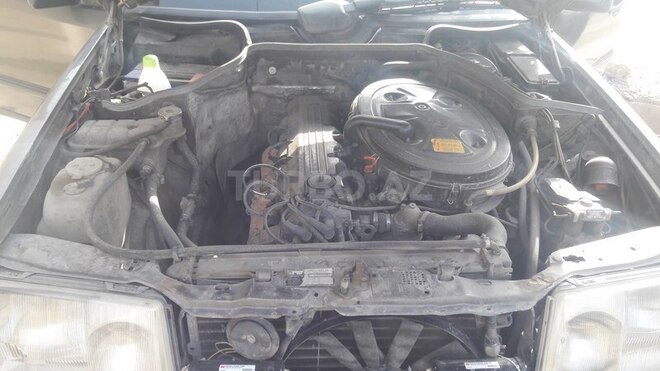 Mercedes E 300 1988, 282,000 km - 3.0 l - Gəncə