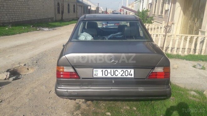 Mercedes E 300 1988, 282,000 km - 3.0 l - Gəncə