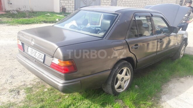 Mercedes E 300 1988, 282,000 km - 3.0 l - Gəncə
