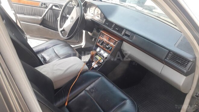 Mercedes E 300 1988, 282,000 km - 3.0 l - Gəncə