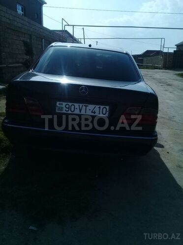Mercedes E 220 2000, 270,000 km - 2.2 l - Bakı