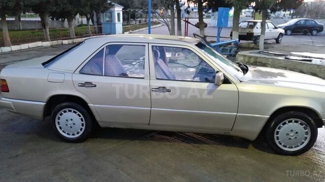 Mercedes E 250 1991, 445,000 km - 2.5 l - Bakı