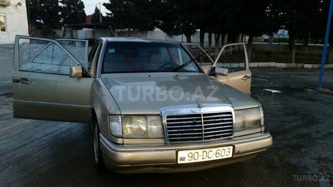 Mercedes E 250 1991, 445,000 km - 2.5 l - Bakı