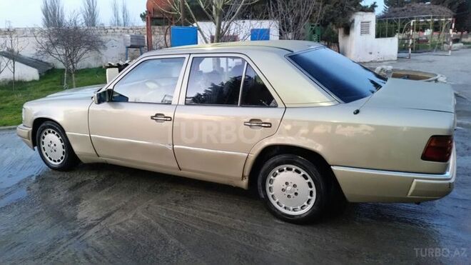 Mercedes E 250 1991, 445,000 km - 2.5 l - Bakı